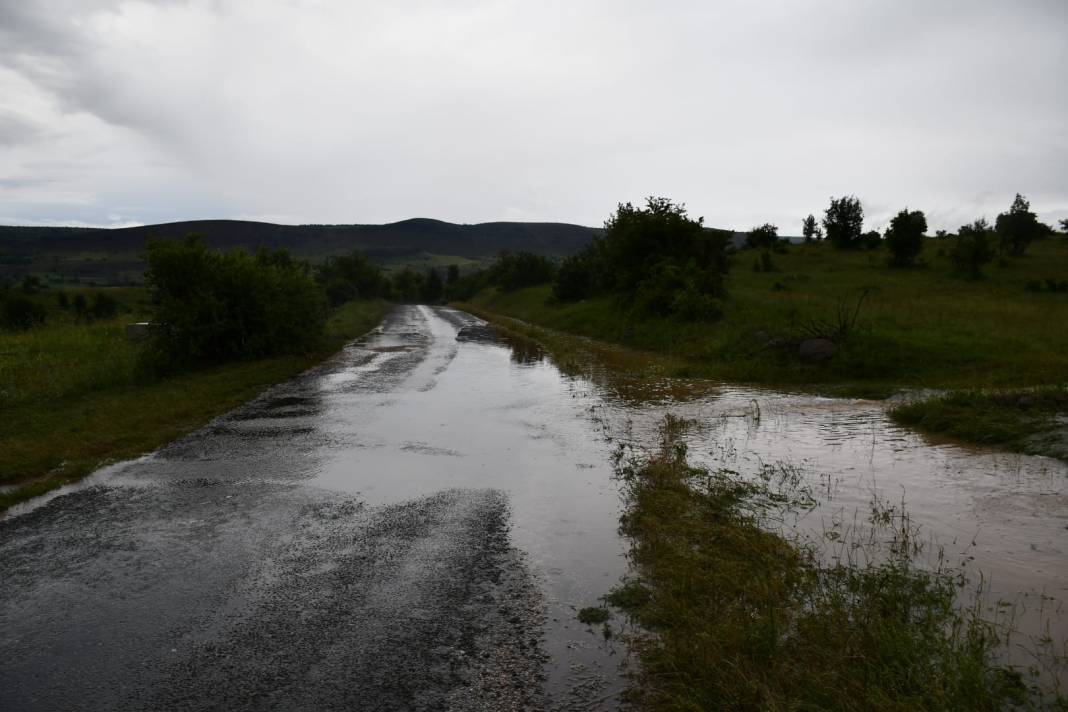 Giresun'u sağanak vurdu: Cadde, köy yolları ve tarım arazileri hasar gördü 3